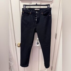 Levi’s Women’s size 31 black button fly wedgie straight